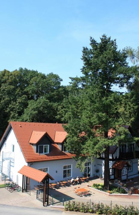 Hotel Zur Waldhufe Doberlug-Kirchhain エクステリア 写真